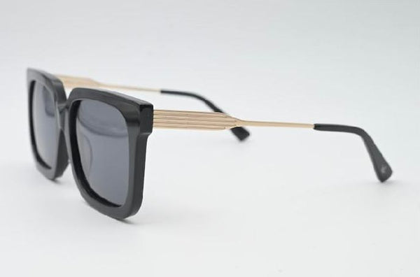 Sossa “Grandeur” – Rechteckige Sonnenbrille in Black/Gold